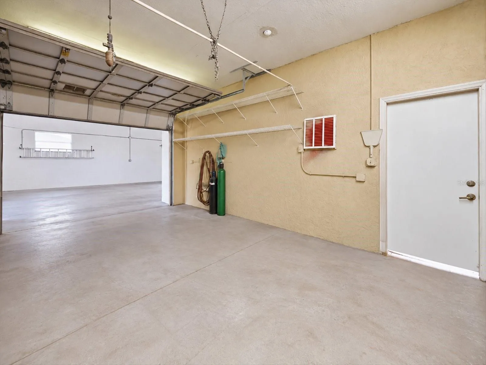 garage, virtually decluttered