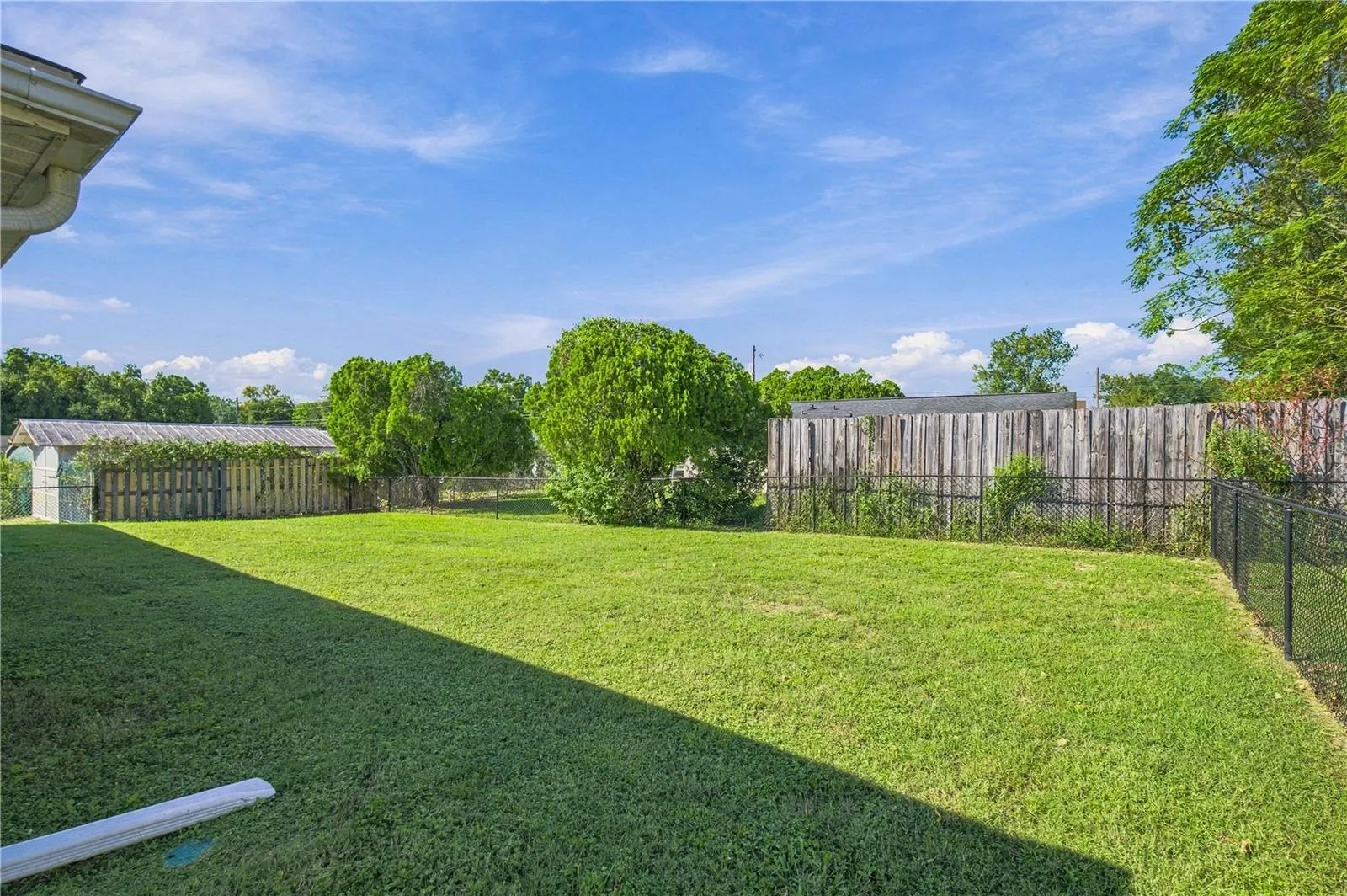 Large backyard - Fully Fenced