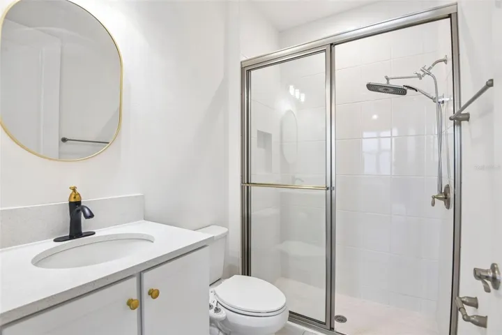 Guest En Suite Bath - Bathroom 4