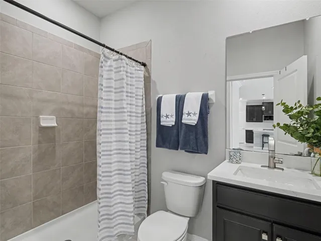 Main floor full bathroom