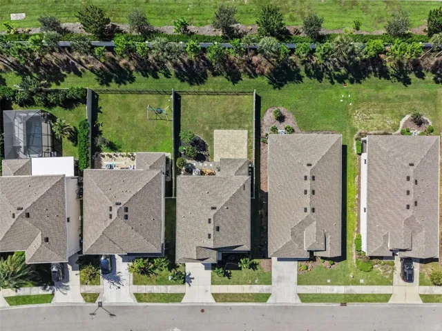 No Neighbors behind