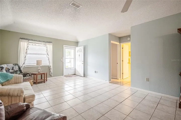 4912 Dawnview living room