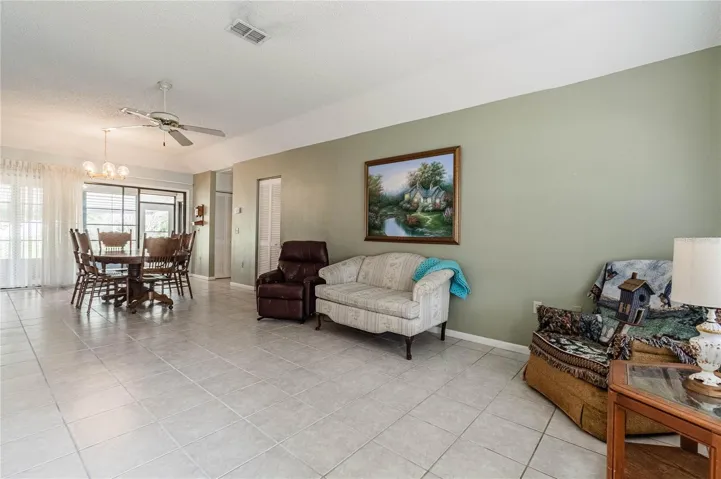 4912 Dawnview living room
