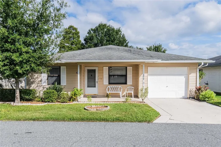 4912 Dawnview Ln front