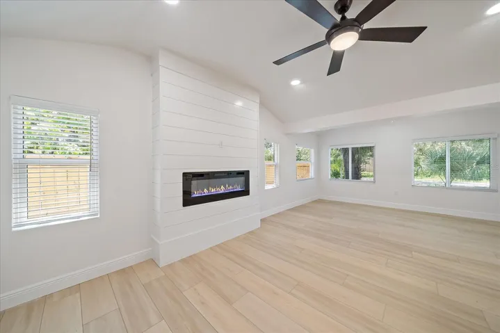 Electric fireplace