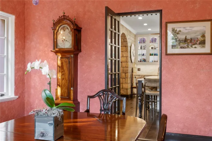 Butler's door leading to and from the kitchen.