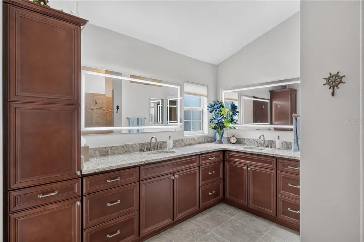 Dual vanity