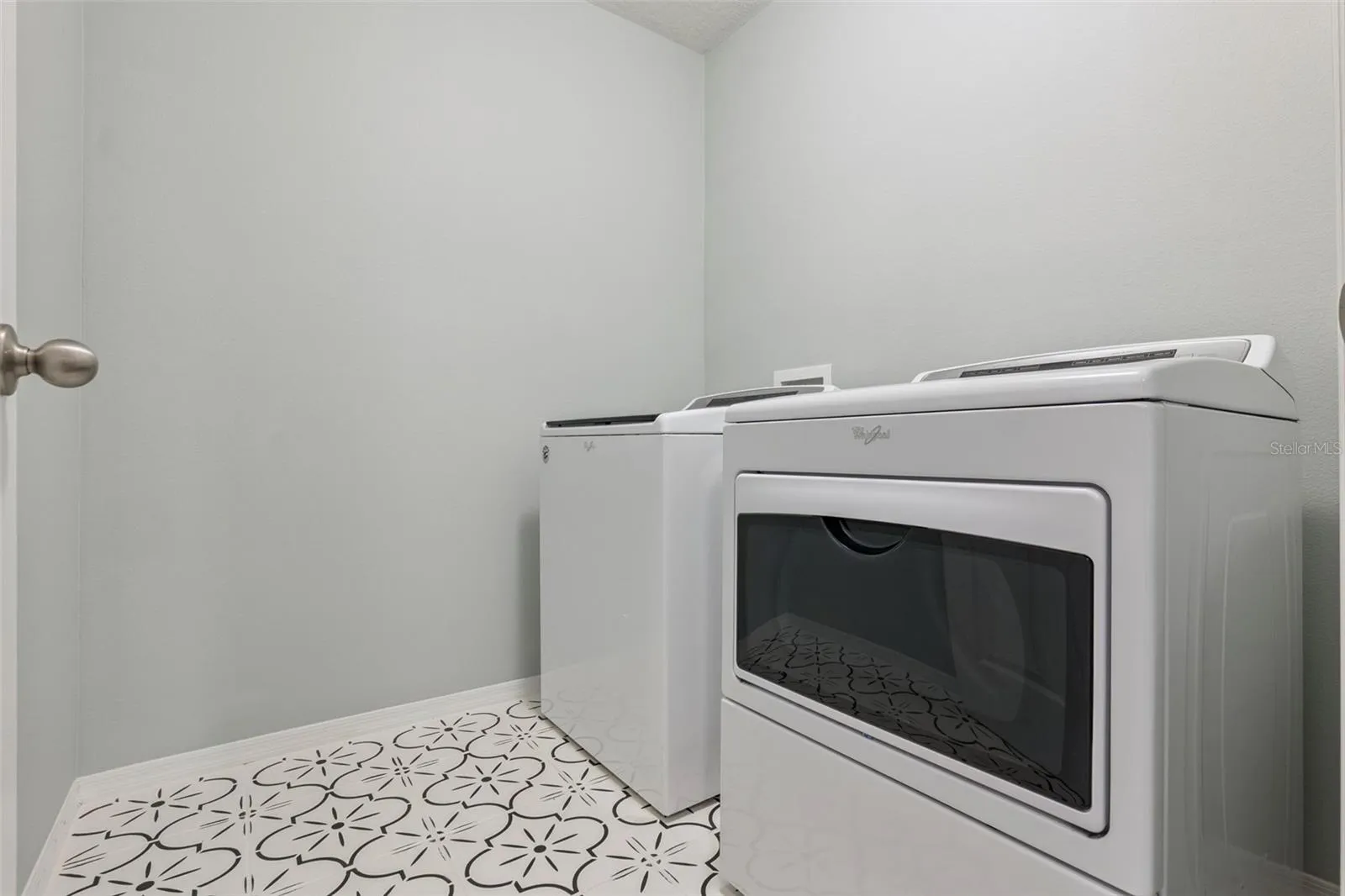 Spacious 2nd floor laundry room