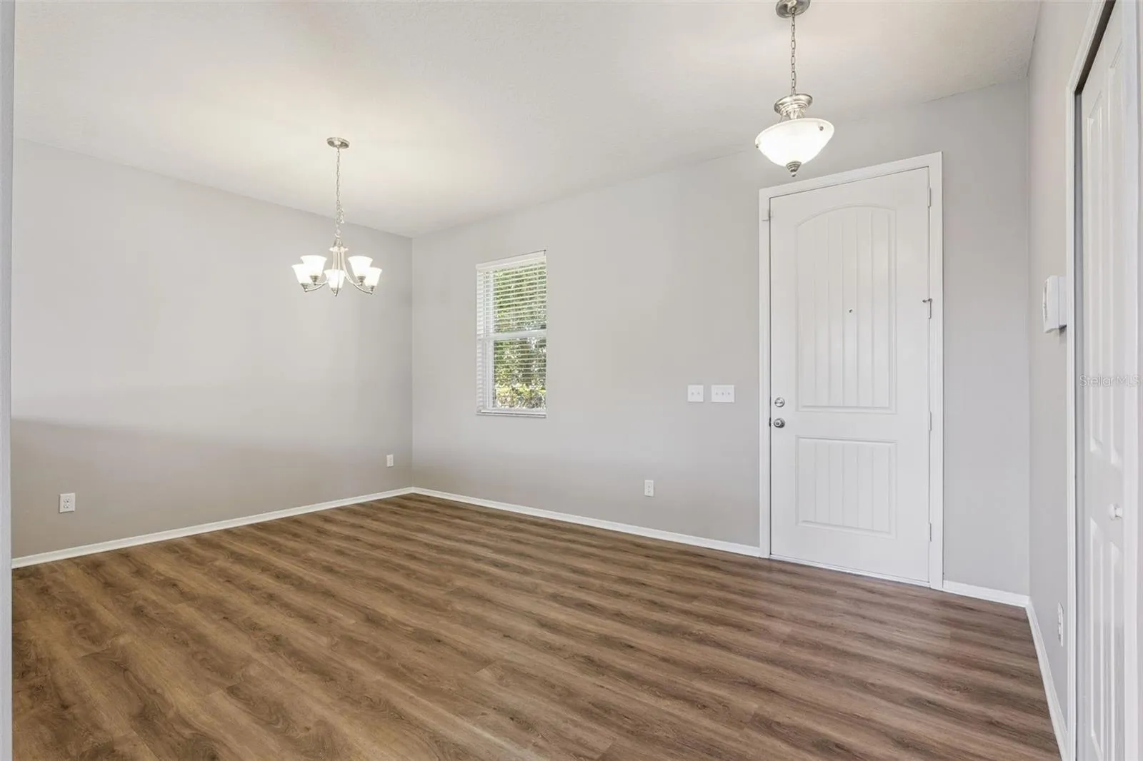 Light & Bright Dining Room