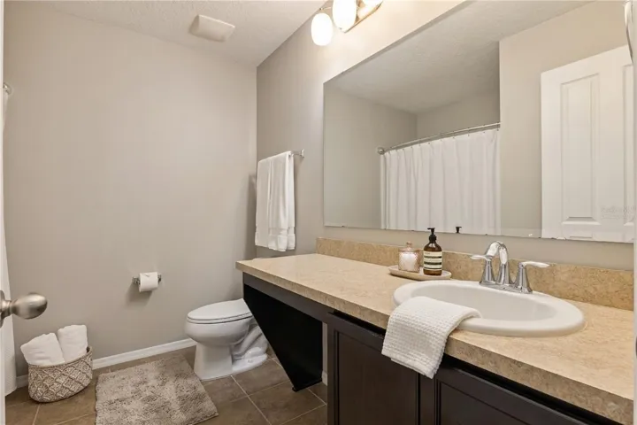 Virtually staged 2nd bath