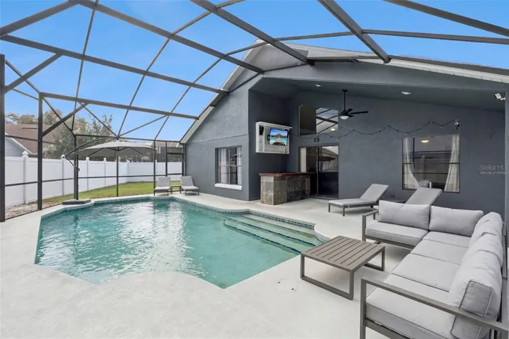 *Virtually staged* spacious lanai and screened in pool