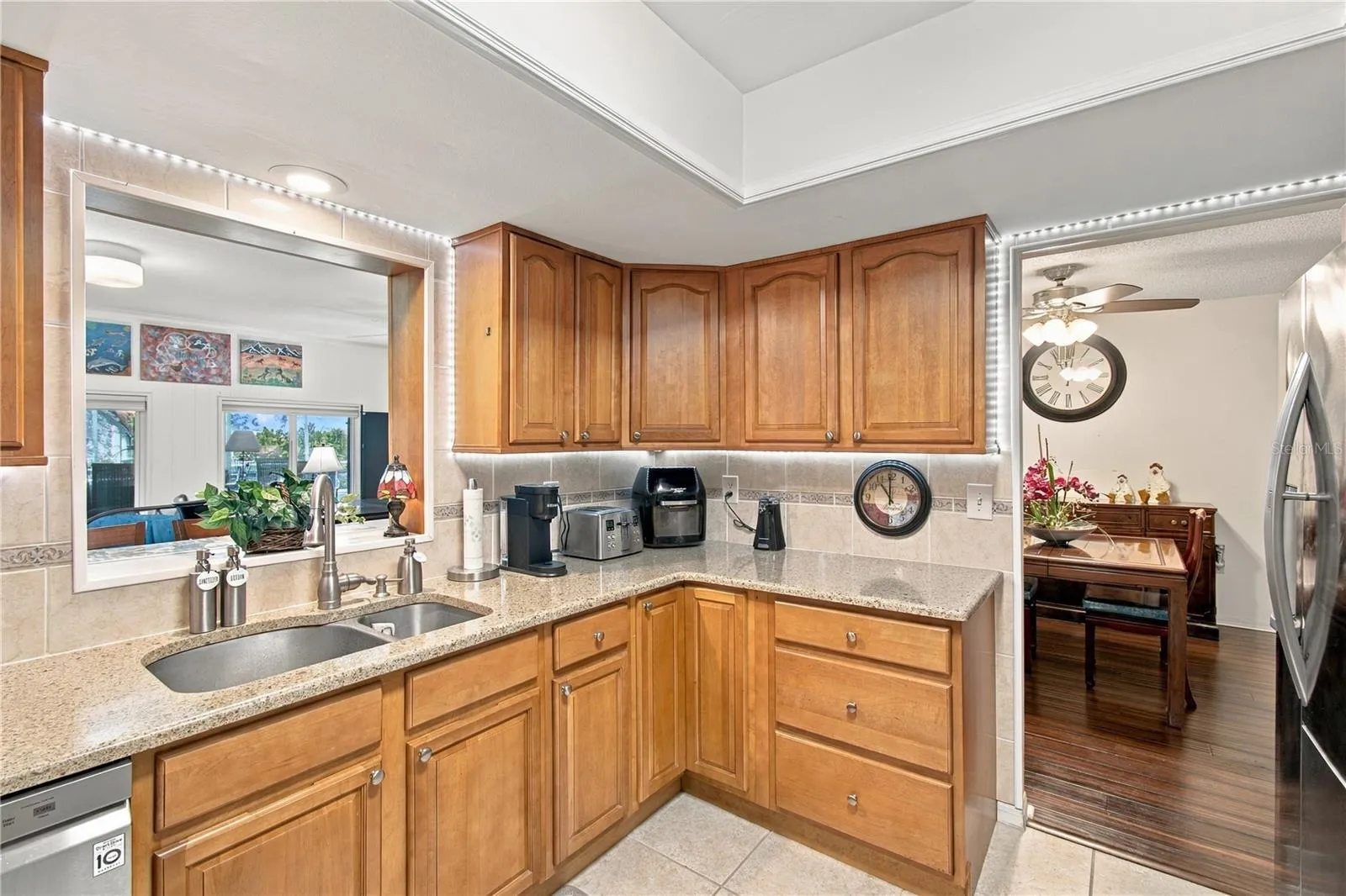 Kitchen w/Great Lighting