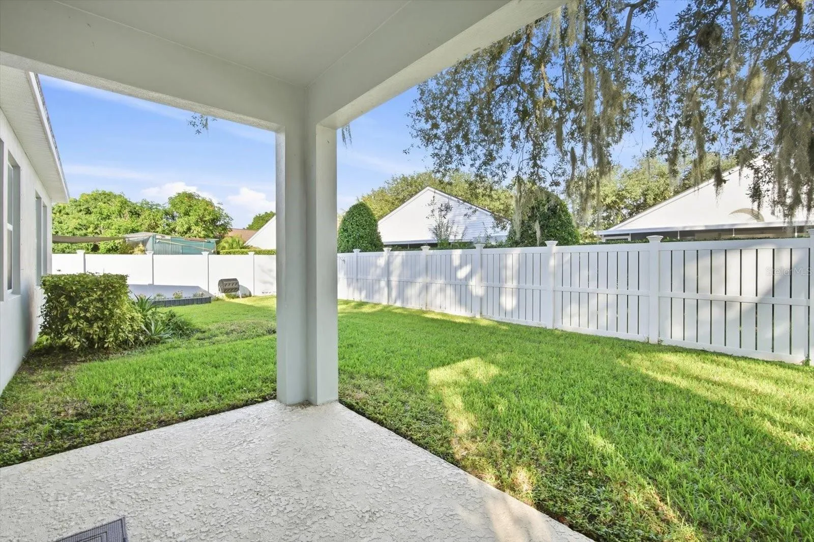 Exterior Spacious Lanai Viewing Backyard