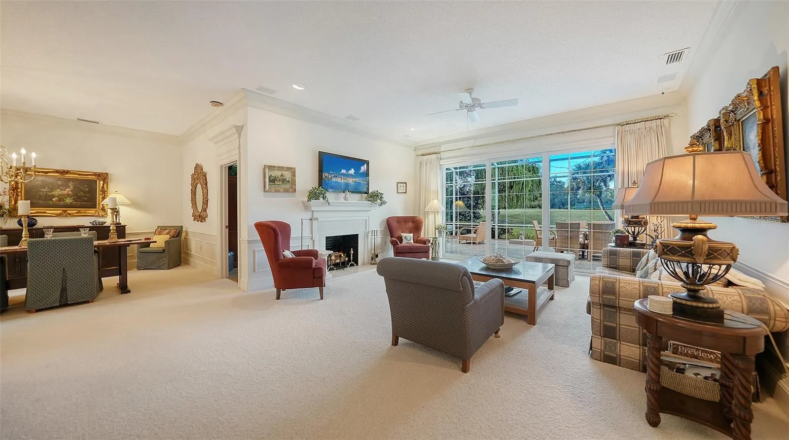 Spacious Living Room &amp; Dining Room