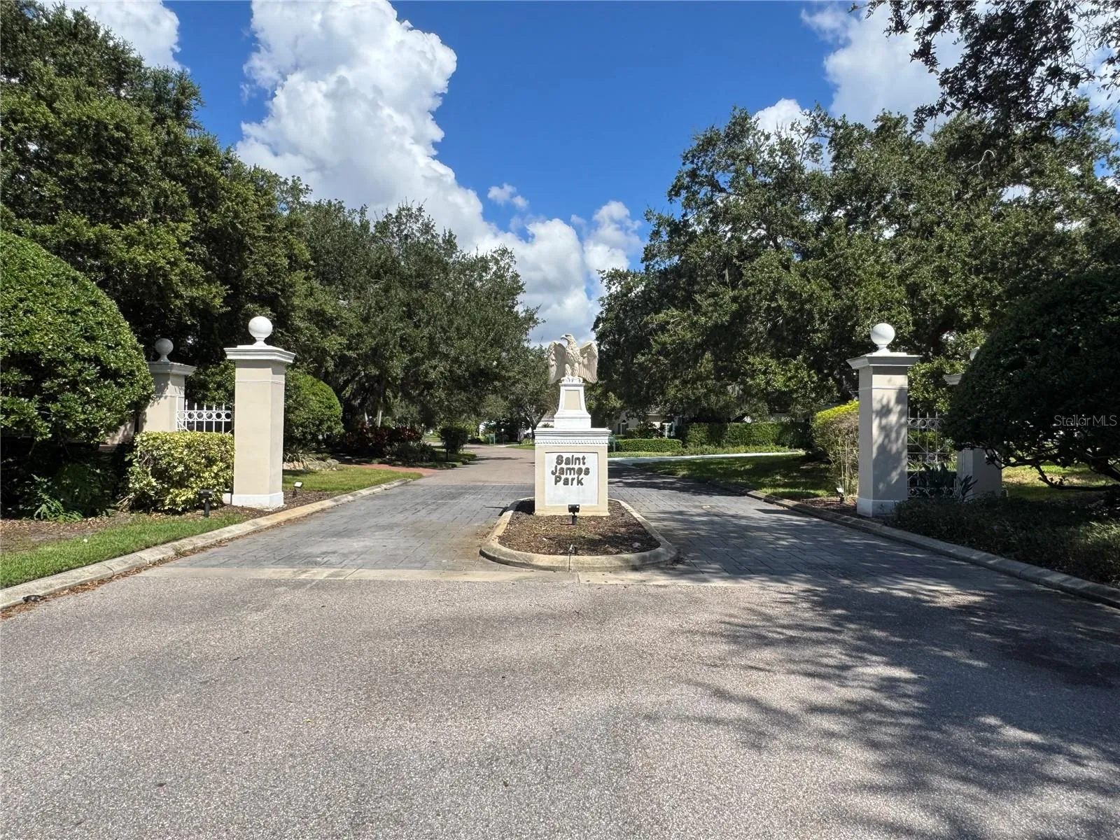 ST JAMES PARK EXCLUSIVE MONUMENT ENTRANCE