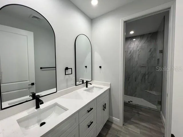 Bathroom 2 Between Bedrooms 2 &3