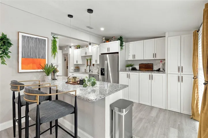 Kitchen with breakfast bar