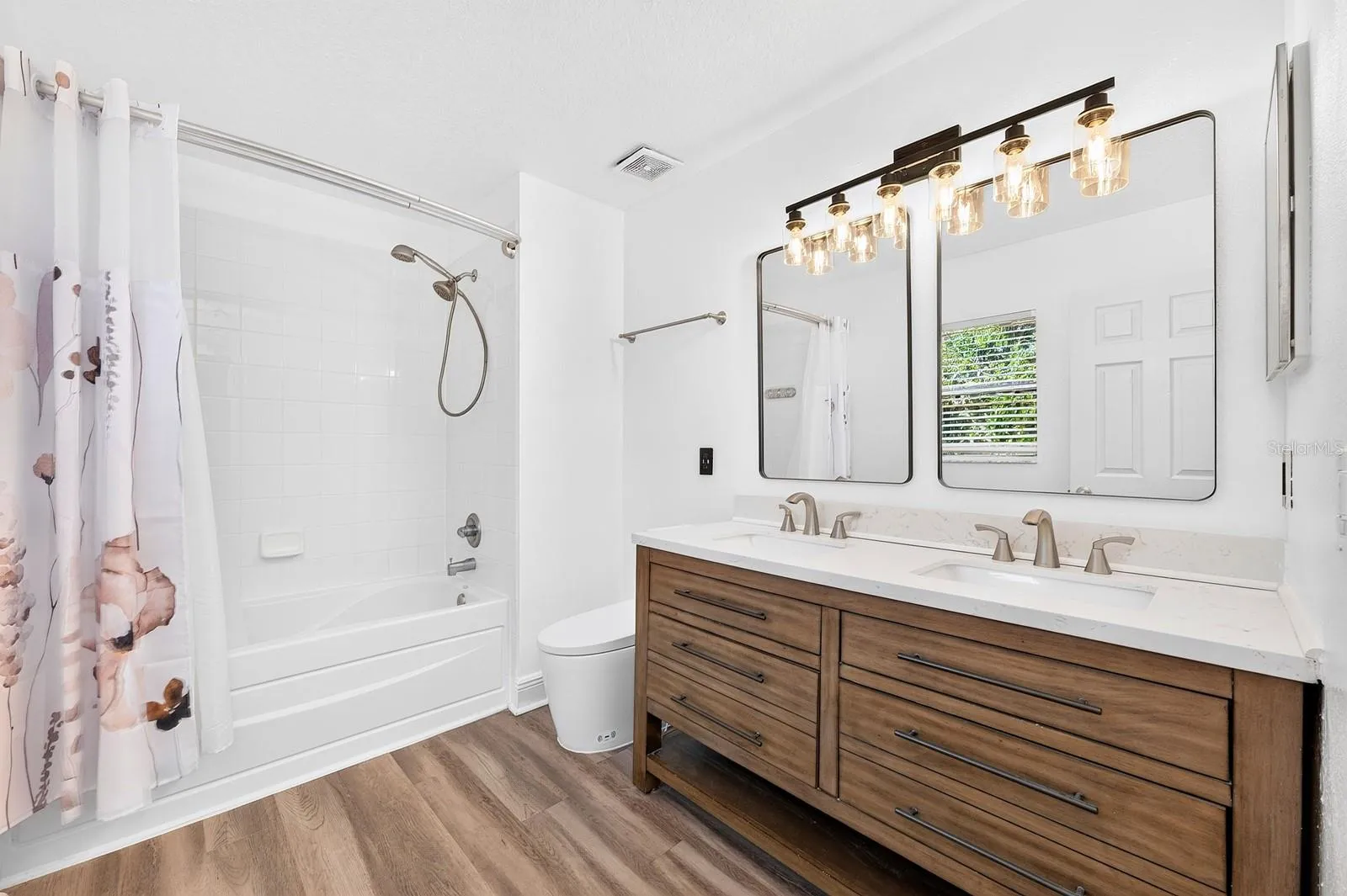 NEW PREMIUM TOILETS (2025) in the upstairs bathrooms add a thoughtful modern touch—including a BIDET in the Primary en suite.