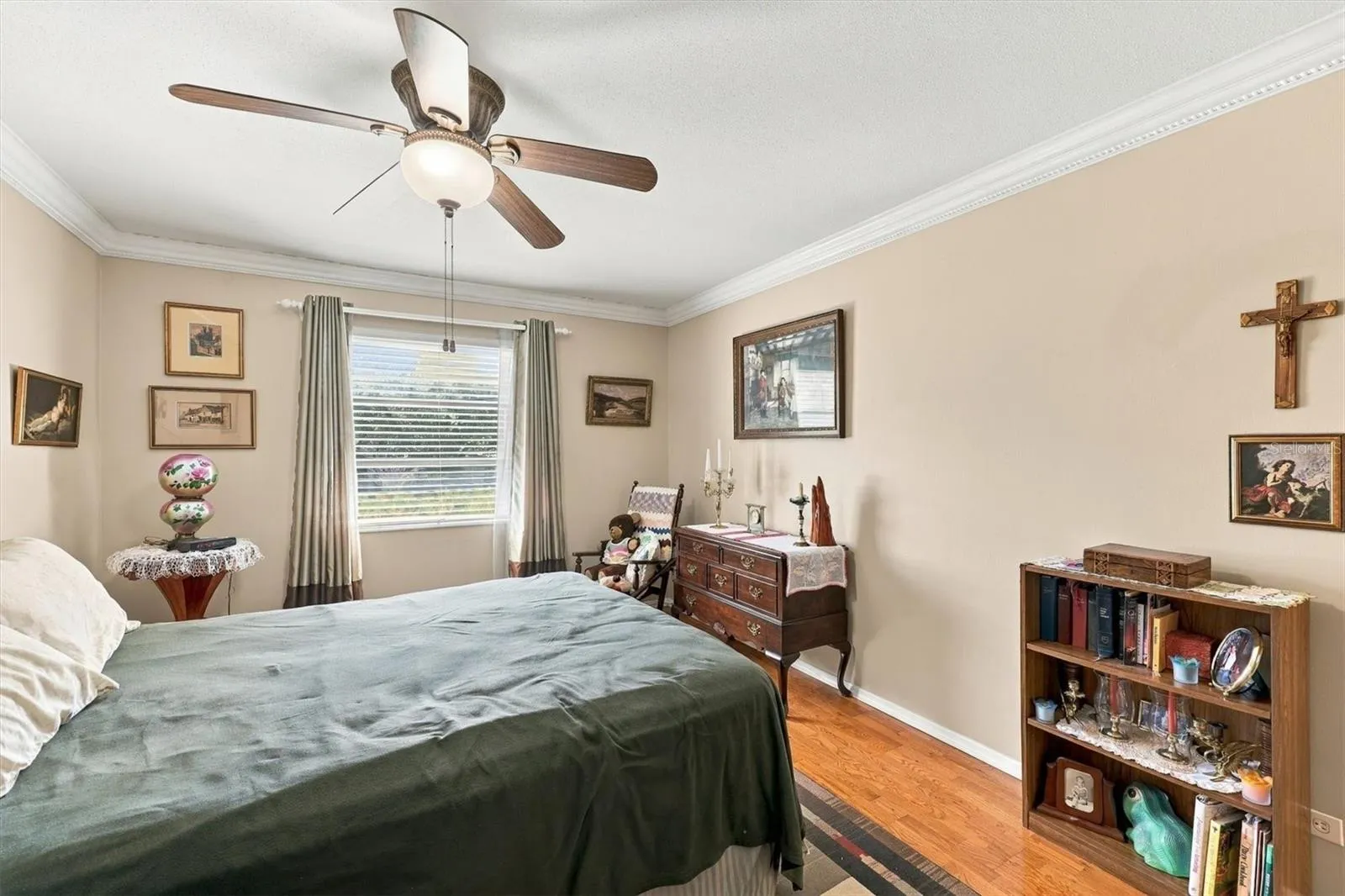 large bedroom with ceiling fan