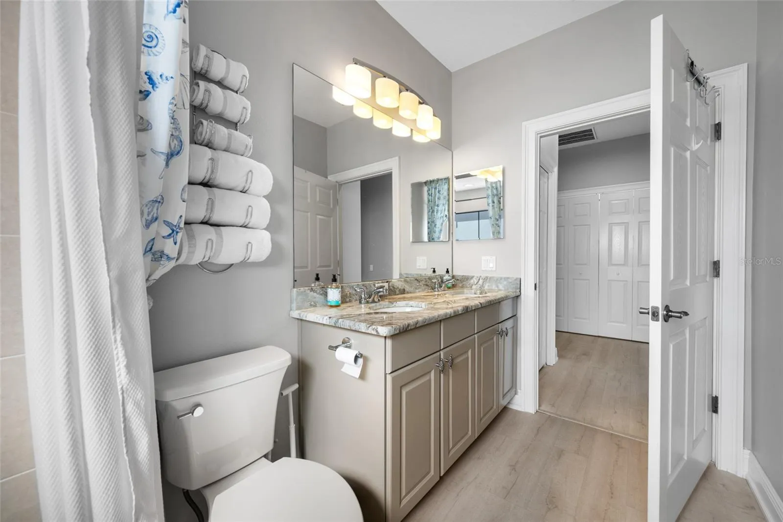 Bathroom (3rd floor)