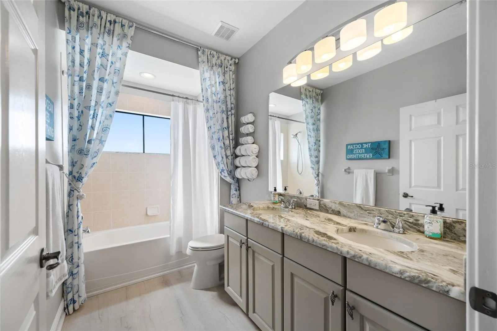 Bathroom (3rd floor)