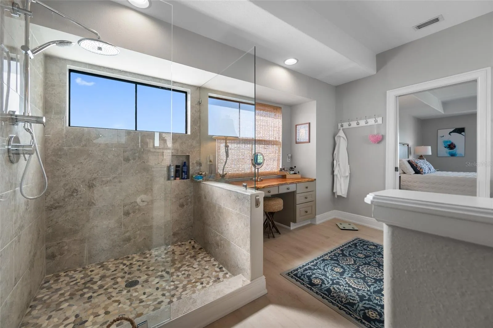 Primary bathroom (3rd floor)