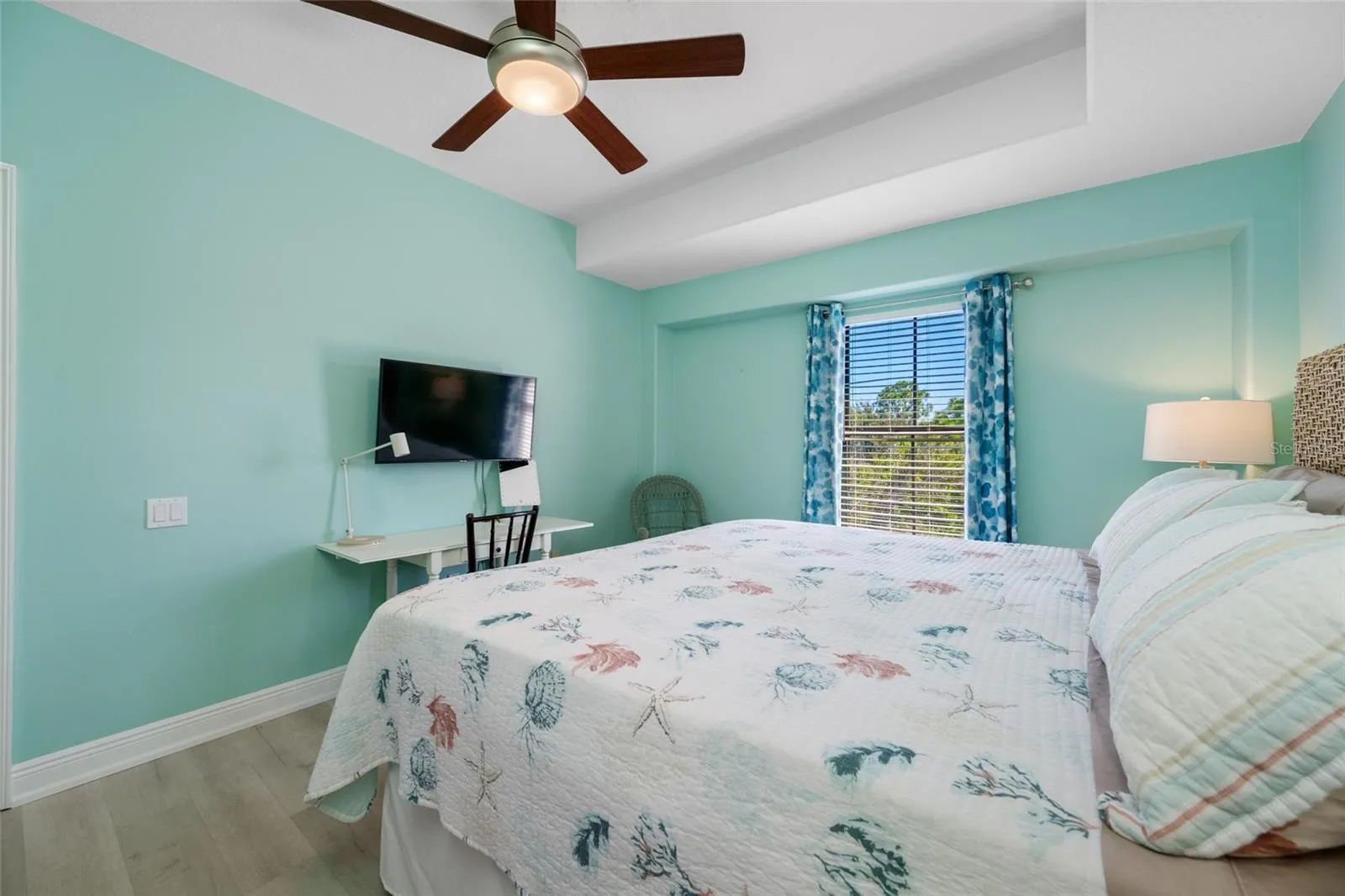 2nd bedroom (3rd floor)