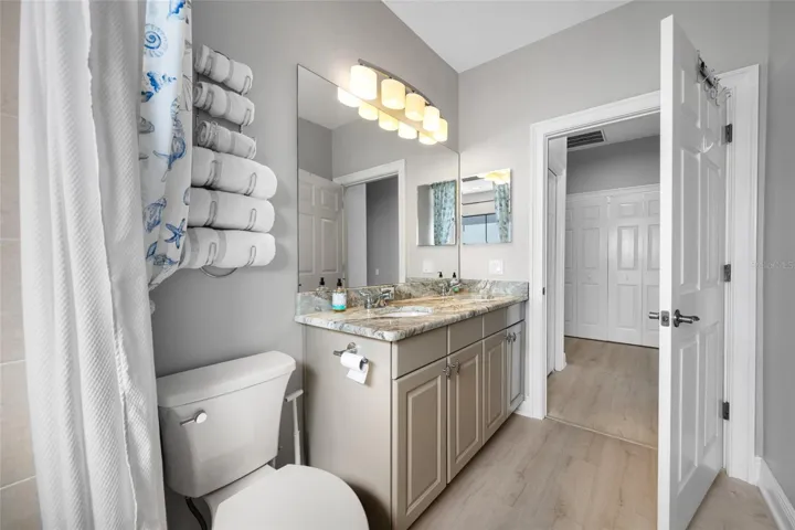 Bathroom (3rd floor)