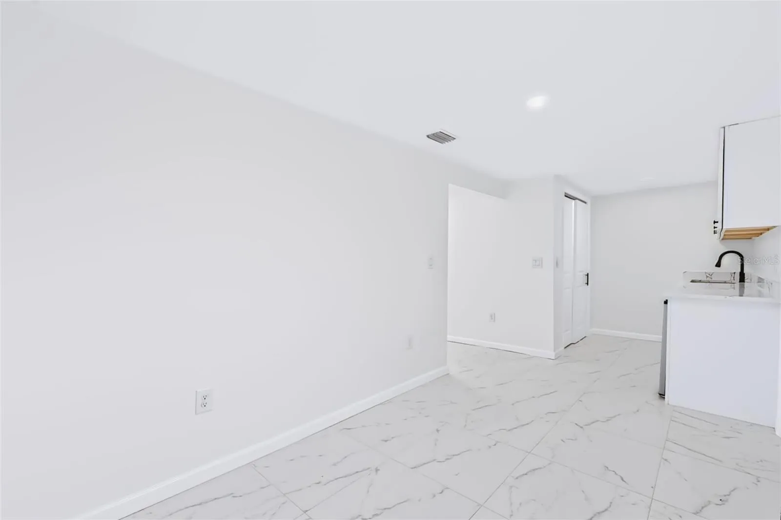 Dining area, 3rd office  potential, or storage area overlooking kitchen