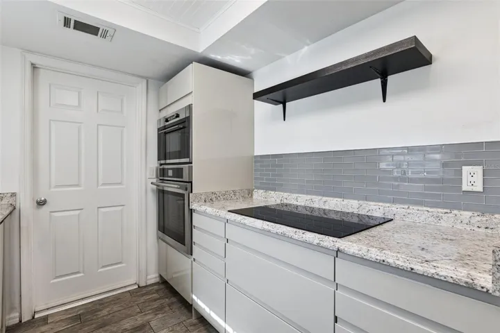 Built-in wall oven and smooth cooktop, a dream setup for the home chef