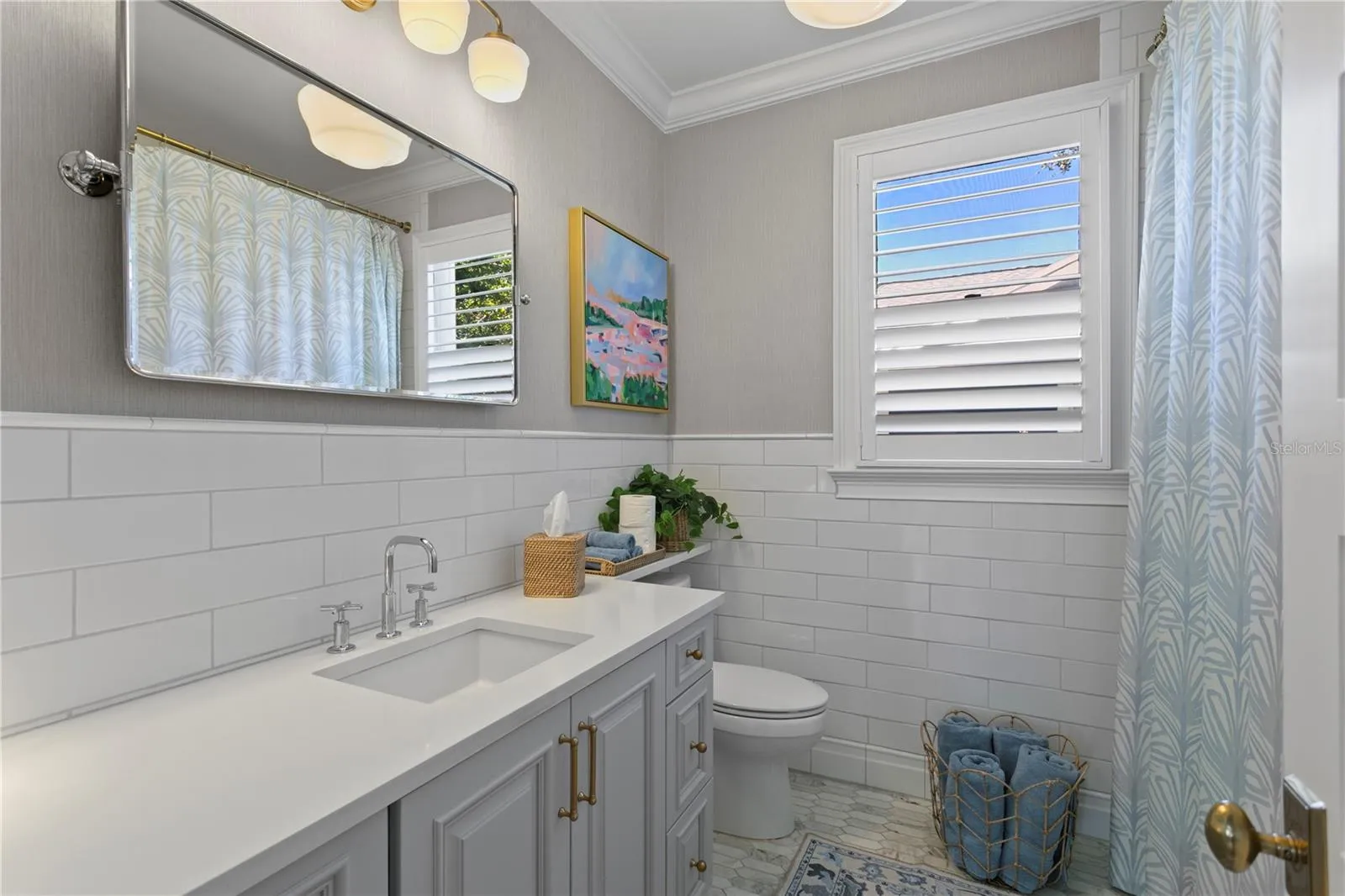2nd Bathroom in between the 2nd and 3rd bedroom