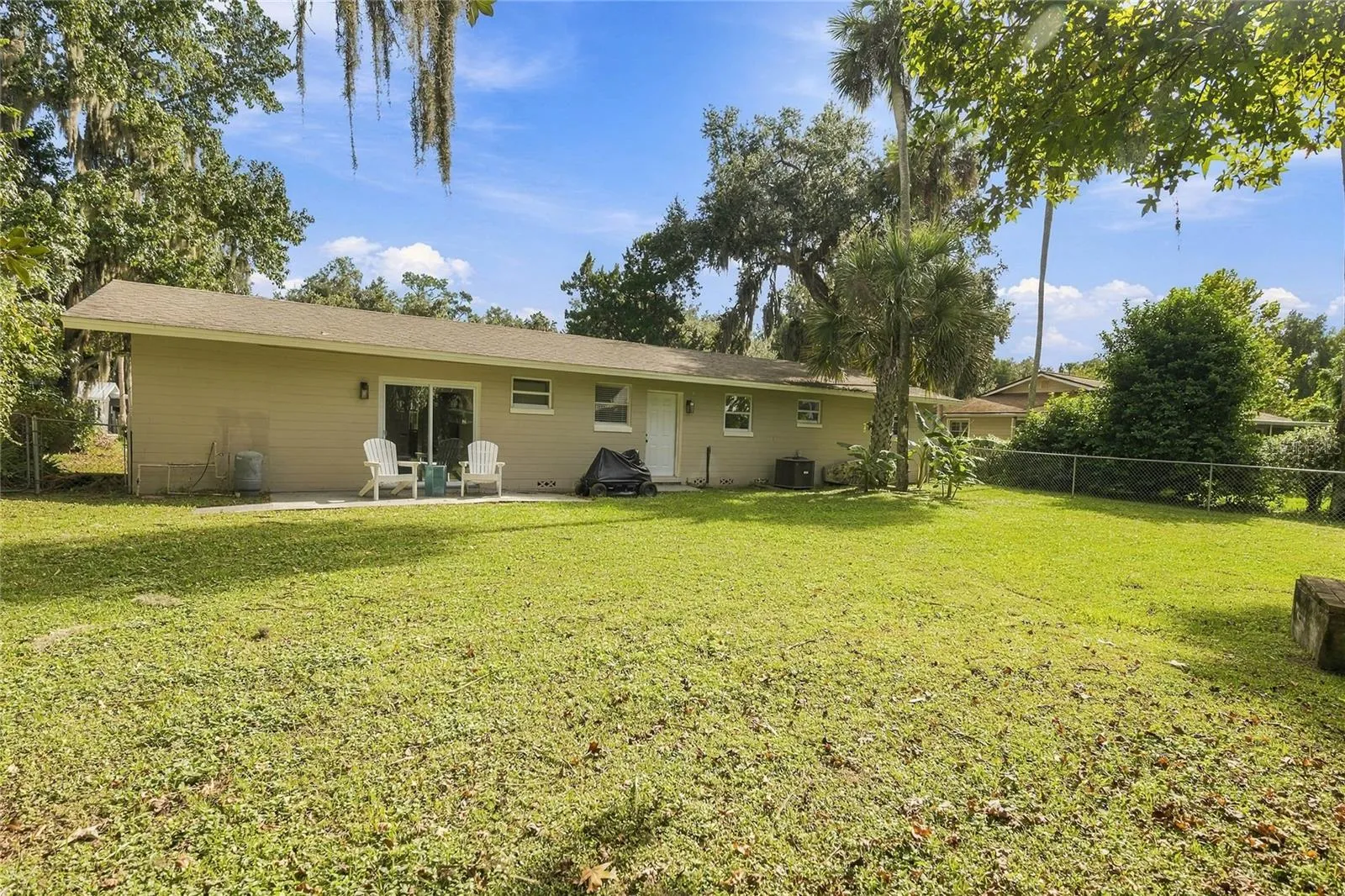 backyard to house