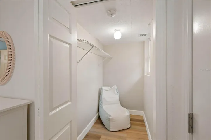 primary suite-walk in closet