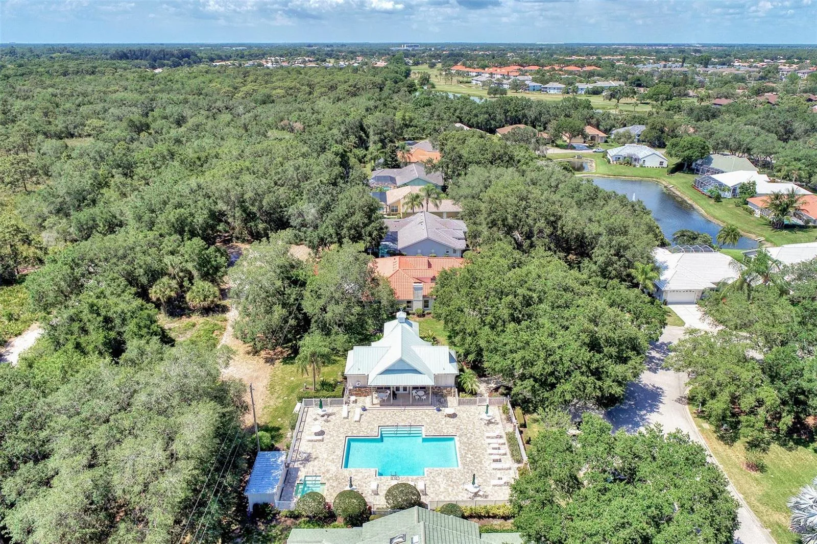 Bridle Oaks community heated pool, spa and clubhouse.