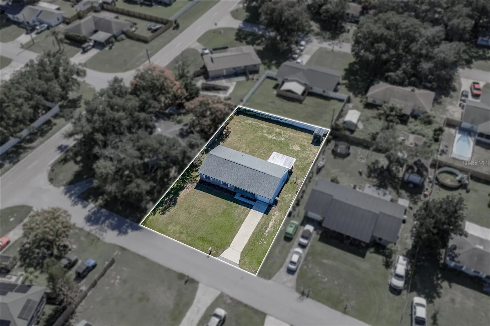 Fenced yard, no HOA