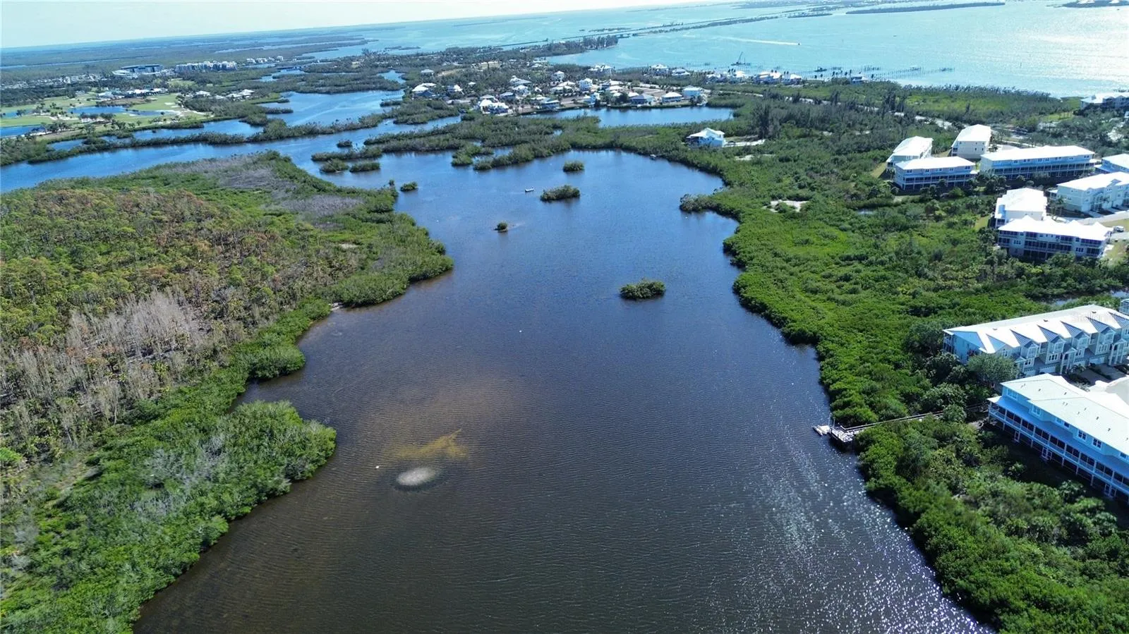BOCA GRANDE CAUSEWAY is less than 2 minutes away!!