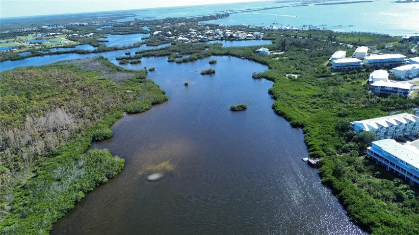 BOCA GRANDE CAUSEWAY is less than 2 minutes away!!