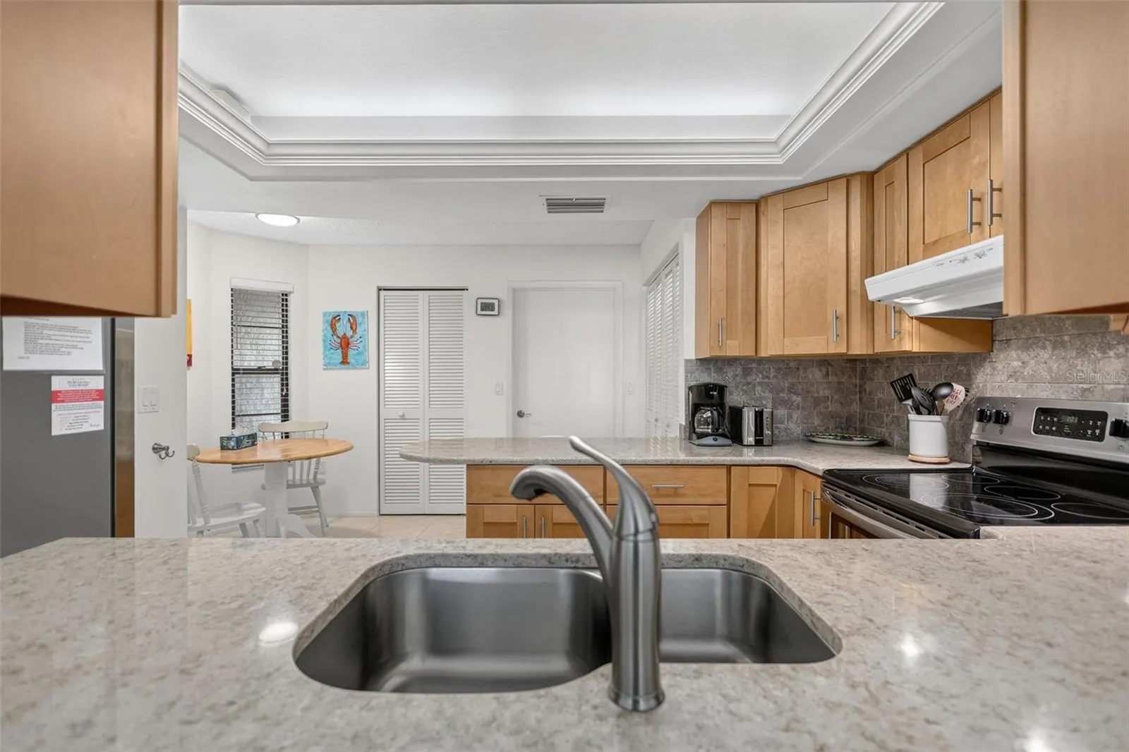 Pass through window between kitchen and dining area