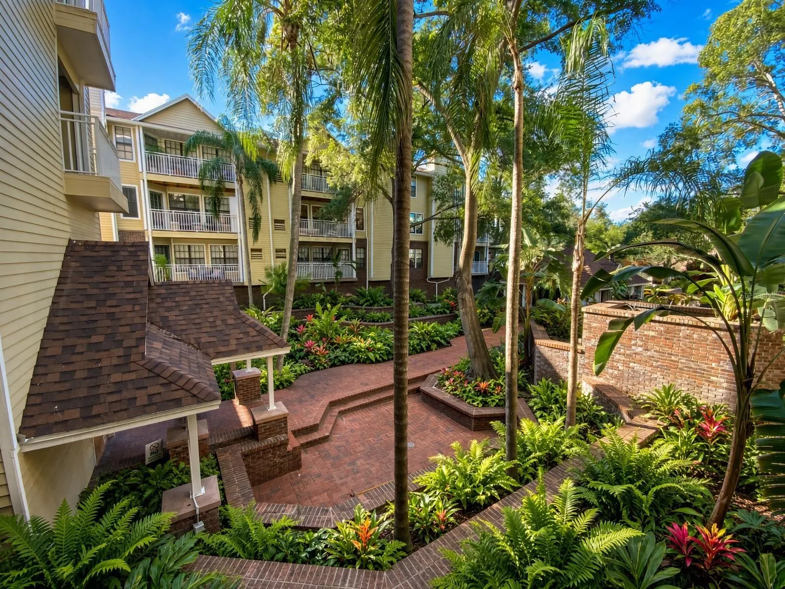 Front Courtyard/View