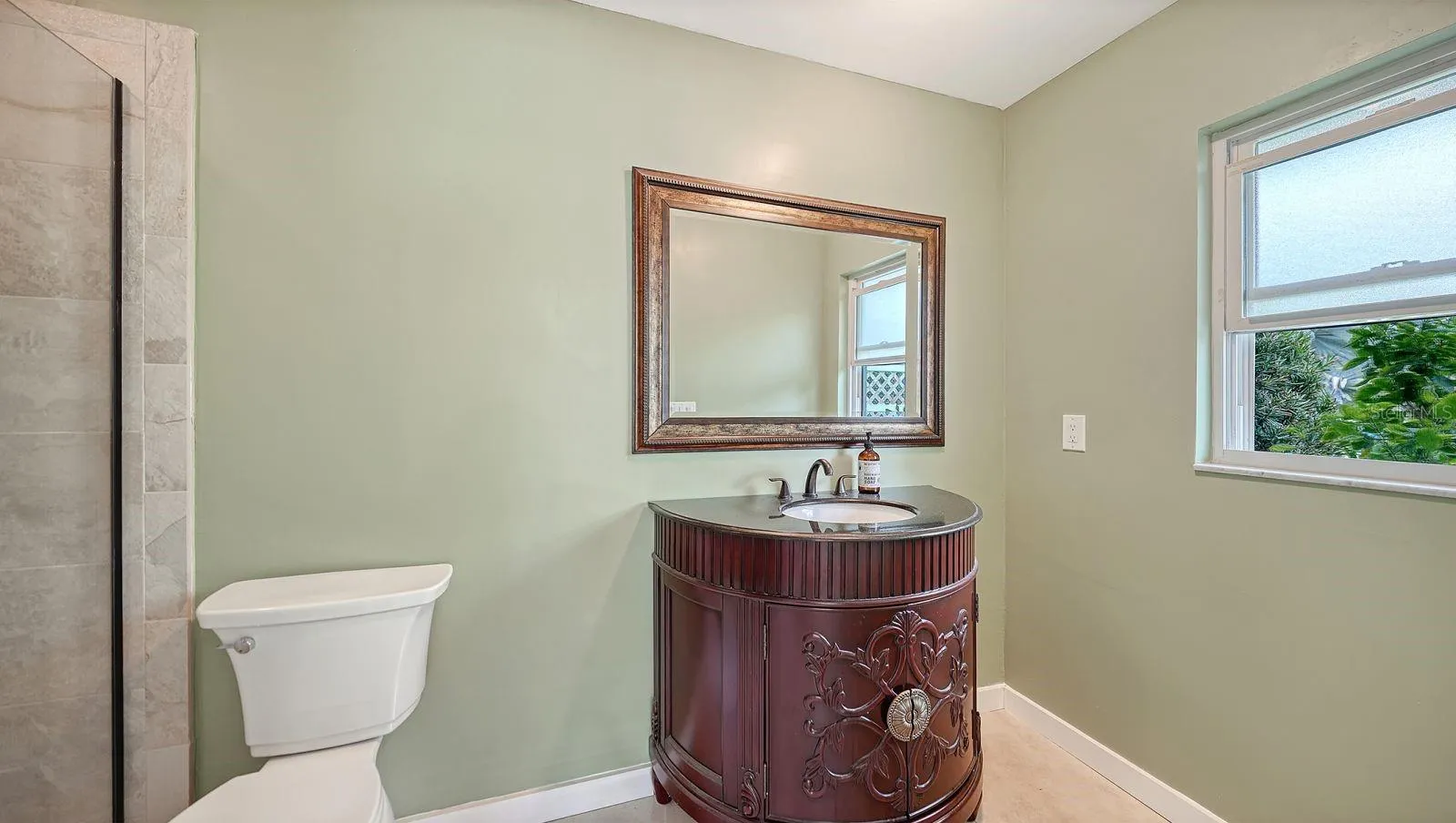 Unstaged Primary Bathroom