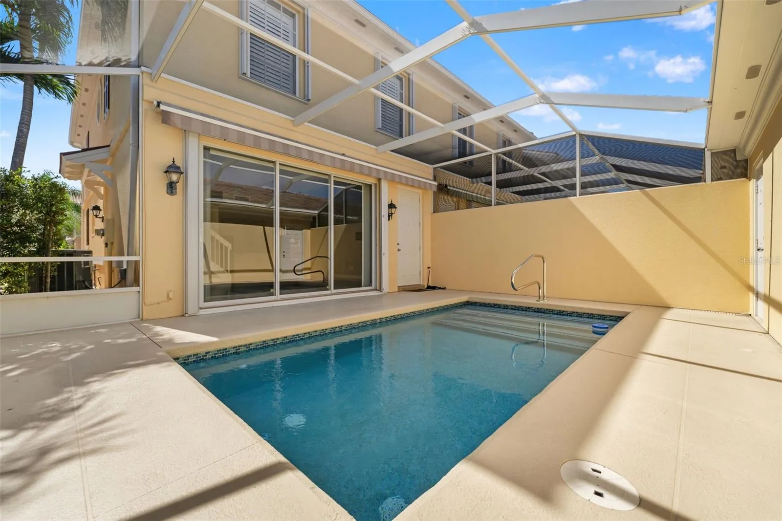 Easy indoor-outdoor access through the sliders
