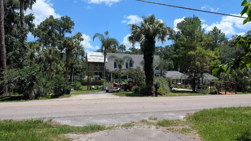 House across from the driveway on 7th Ave. Road