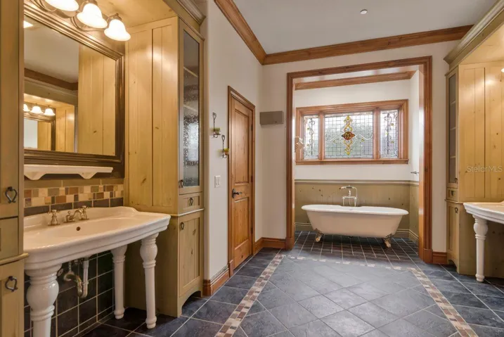 Primary bath