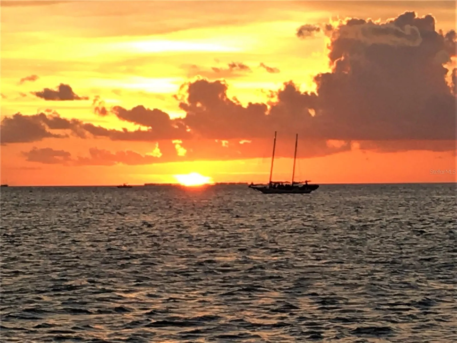 Siesta Key Sunsets only 4 Minutes Away!
