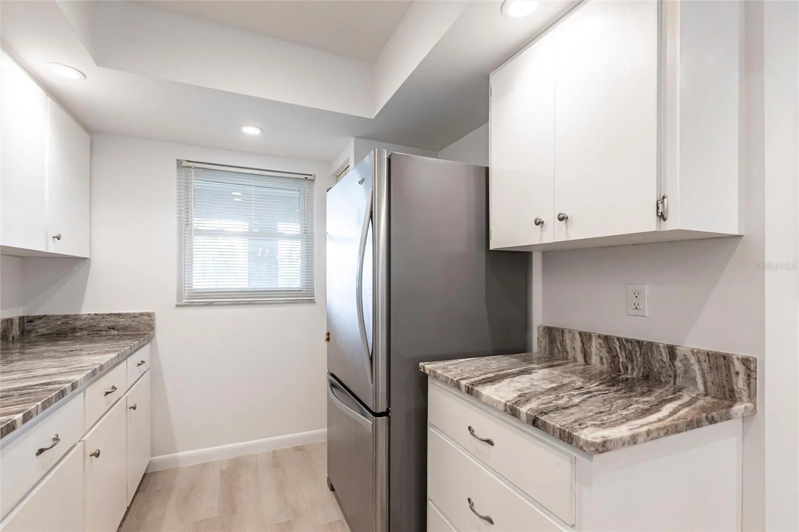 Kitchen w/ Pantry