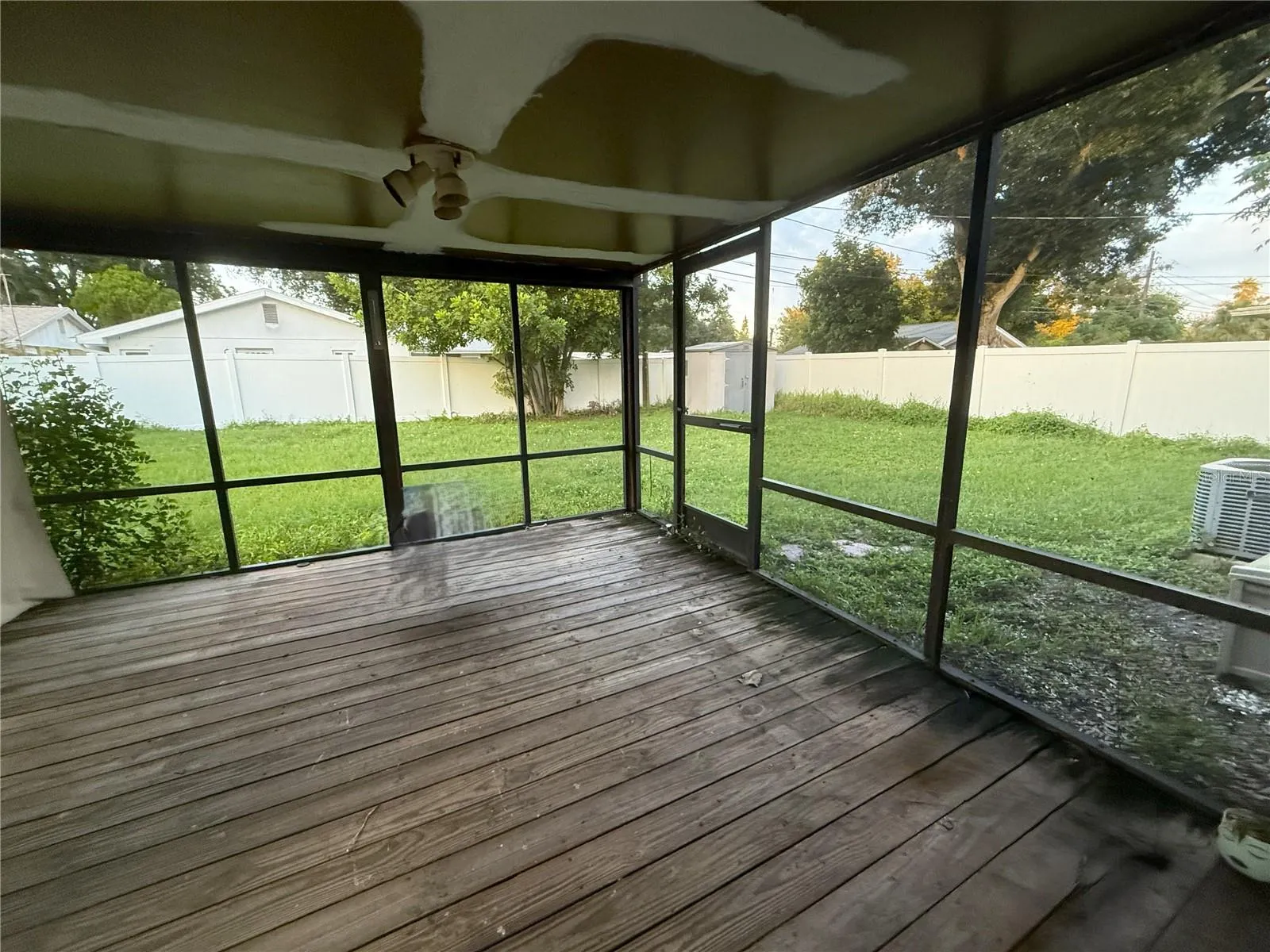Screened Rear Porch