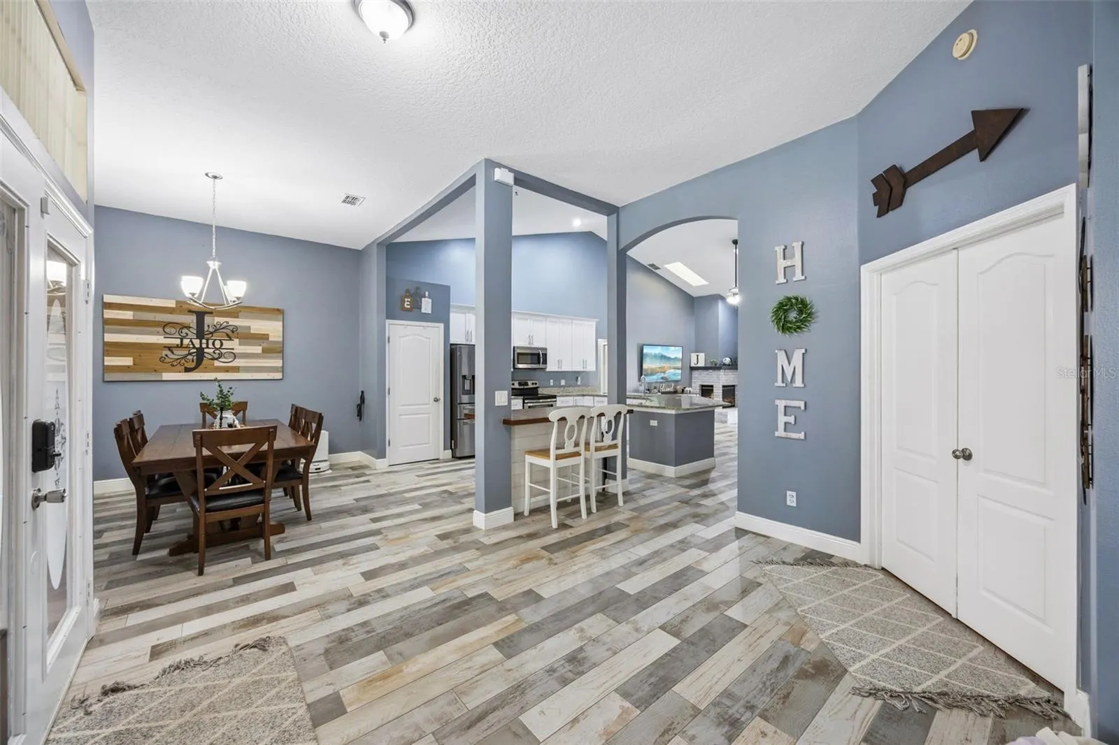 1505 Grassy Ridge Ln - dining room and kitchen