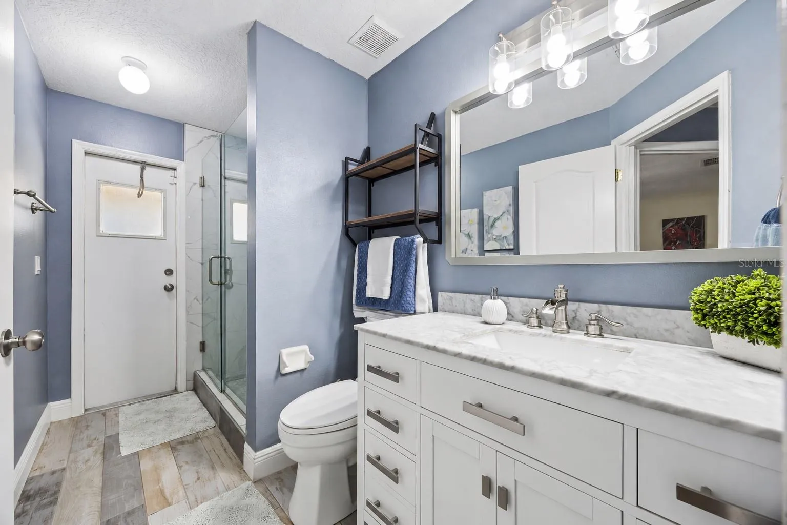 1505 Grassy Ridge Ln - pool bathroom