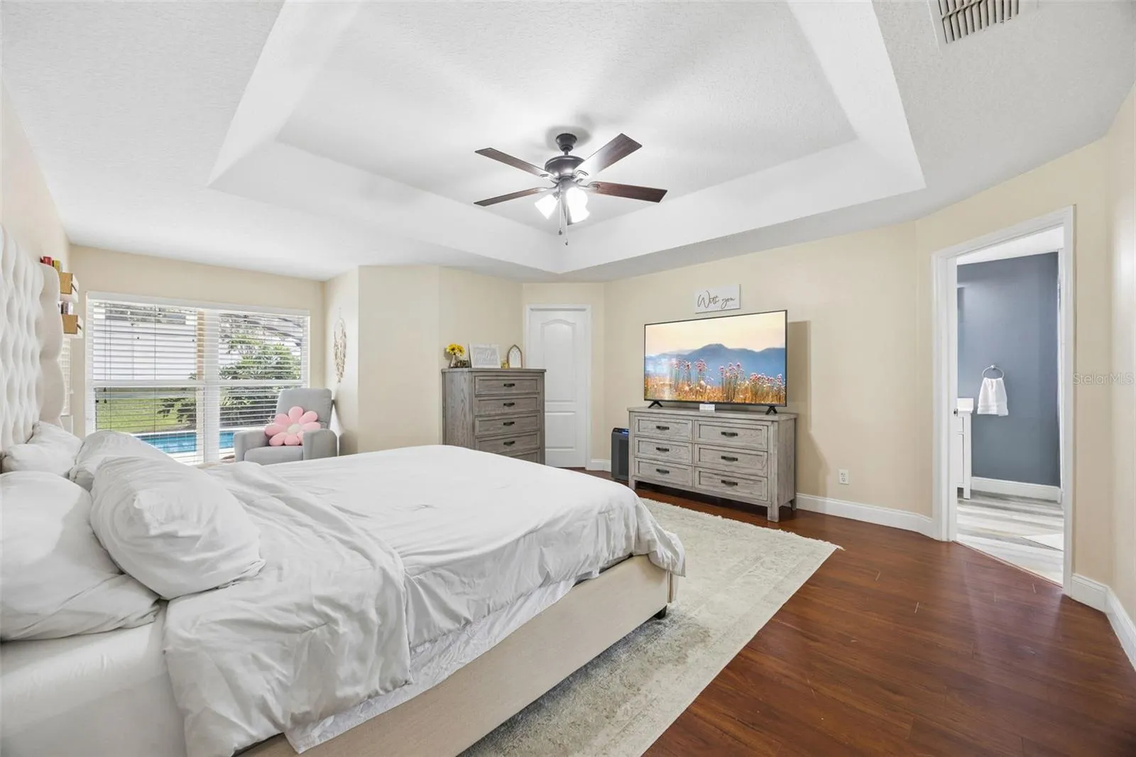 1505 Grassy Ridge Ln - primary bedroom & sitting nook