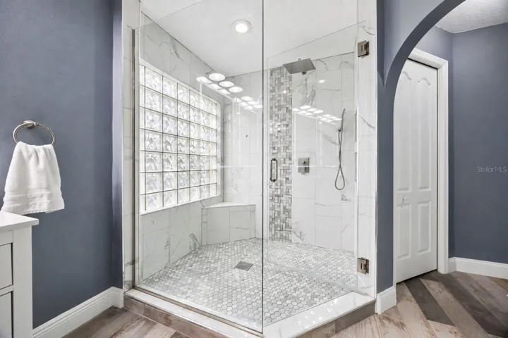 1505 Grassy Ridge Ln - primary shower